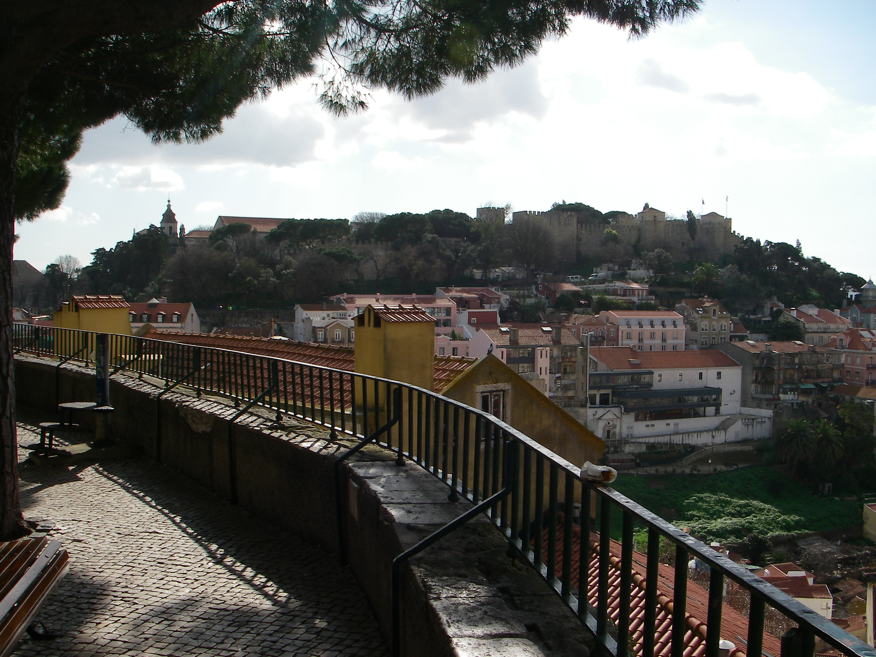 Calçada no Castelo de S. Jorge em Lisboa